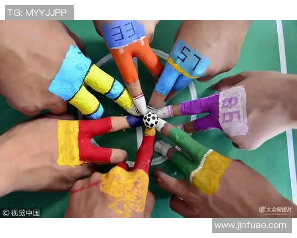 踢足球的人的丁丁与运动激情交织的奇妙故事